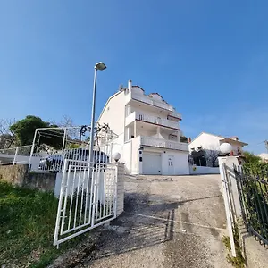 Apartment Nena In Dalmatia, Trogir
